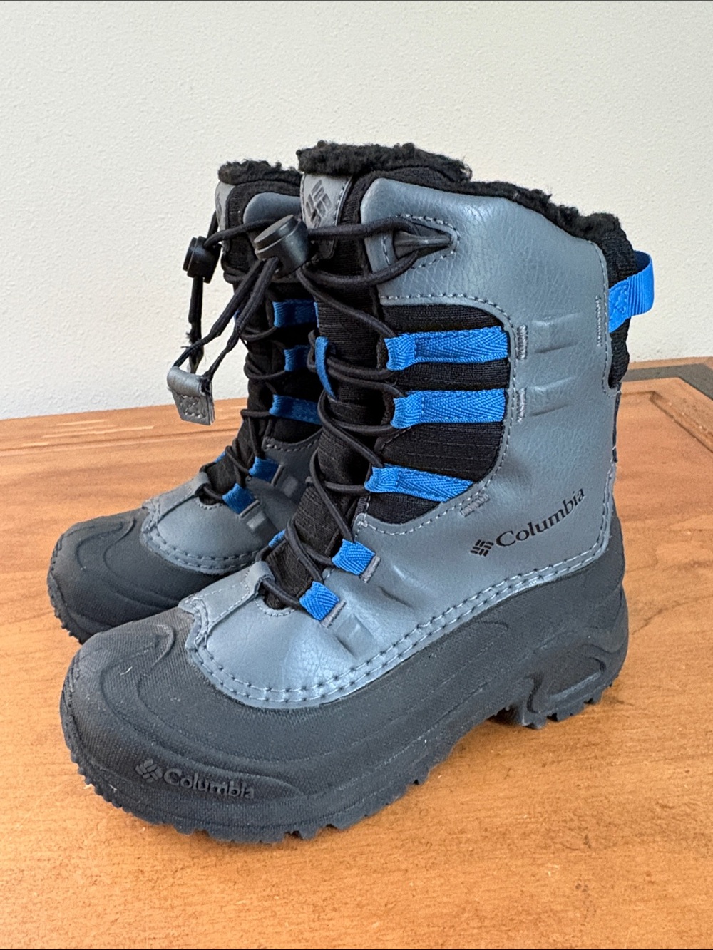 Columbia Bugaboot Celsius Kids Gray, Black & Blue Waterproof Snow Boots Size 2